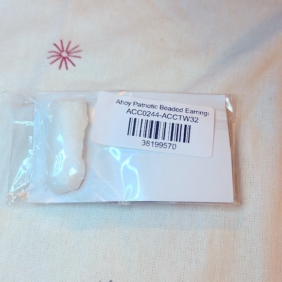 Red, White,& Blue Ship Wheel Beaded Earrings *NEW* - Picture 4 of 6